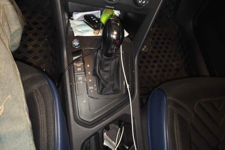 Used Volkswagen Tharu 2022 280TSI Two-Wheel Drive Trend Edition Gear Lever