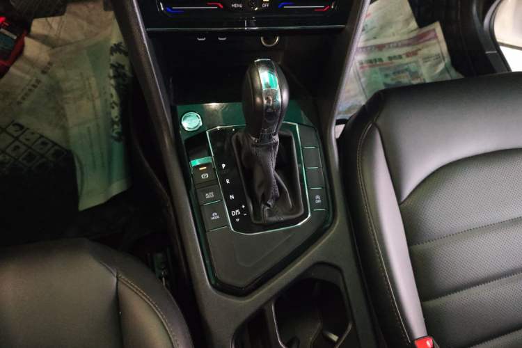 Used Volkswagen Tharu 2022 280TSI Two-Wheel-Drive Luxury Edition Gear Lever
