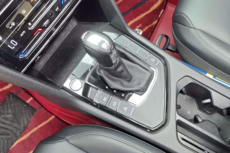 Used Volkswagen Tharu 2022 280TSI Two-Wheel-Drive Luxury Edition Gear Lever