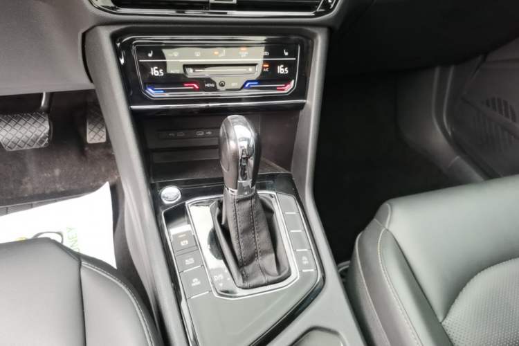 Used Volkswagen Tharu 2022 280TSI Two-Wheel-Drive Luxury Edition Gear Lever