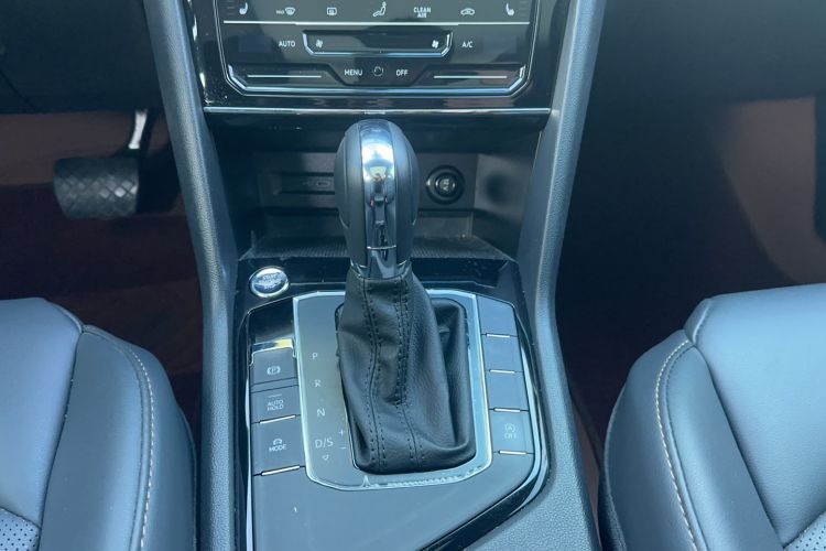 Used Volkswagen Tharu 2022 280TSI Two-Wheel-Drive Luxury Edition Gear Lever