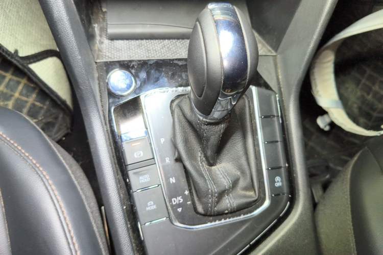 Used Volkswagen Tharu 2022 280TSI Two-Wheel-Drive Luxury Edition Gear Lever