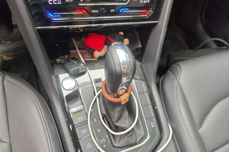 Used Volkswagen Tharu 2022 280TSI Two-Wheel-Drive Luxury Edition Gear Lever
