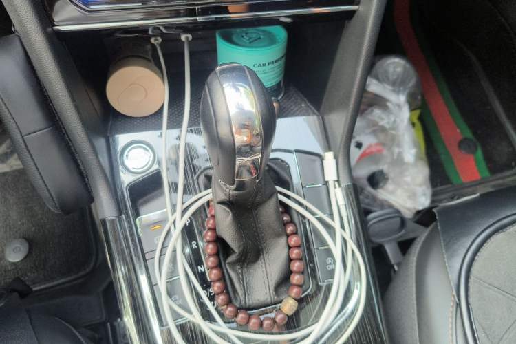 Used Volkswagen Tharu 2022 280TSI Two-Wheel-Drive Luxury Edition Gear Lever