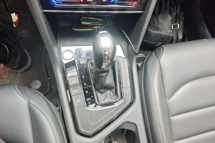Used Volkswagen Tharu 2022 280TSI Two-Wheel-Drive Luxury Edition Gear Lever