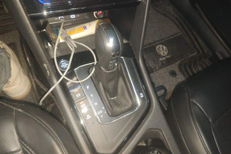 Used Volkswagen Tharu 2022 280TSI Two-Wheel-Drive Luxury Edition Gear Lever