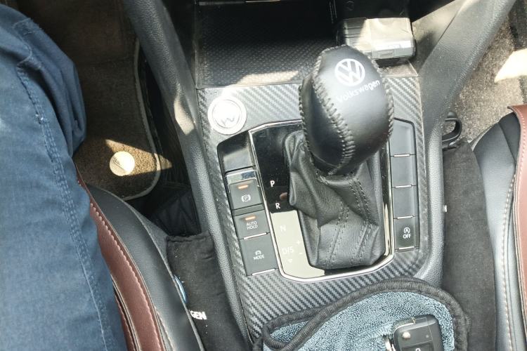 Used Volkswagen Tharu 2022 280TSI Two-Wheel-Drive Luxury Edition Gear Lever