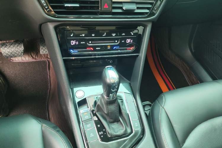 Used Volkswagen Tharu 2022 330TSI Four-Wheel Drive Luxury Edition Gear Lever