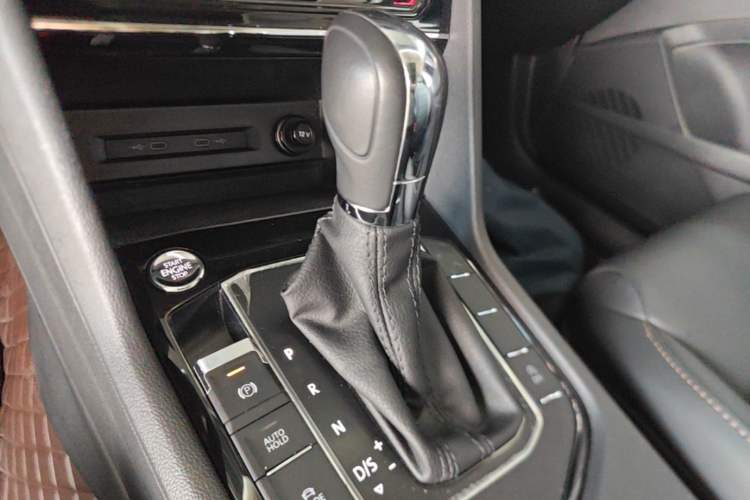 Used Volkswagen Tharu 2022 280TSI Two-Wheel-Drive Luxury Edition Gear Lever