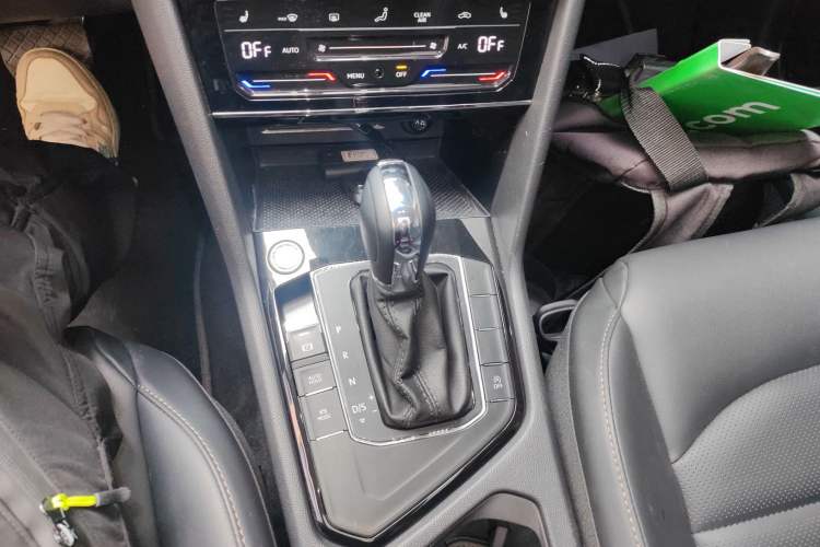 Used Volkswagen Tharu 2022 280TSI Two-Wheel-Drive Luxury Edition Gear Lever