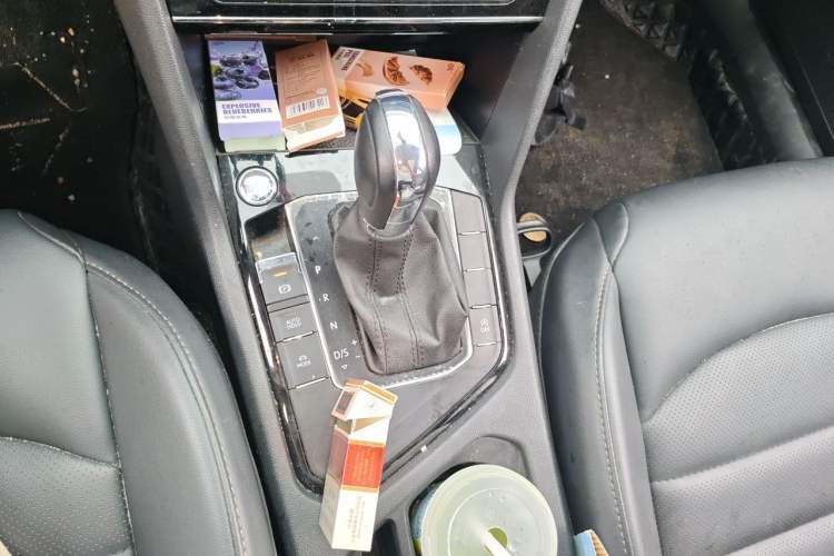 Used Volkswagen Tharu 2022 280TSI Two-Wheel-Drive Luxury Edition Gear Lever