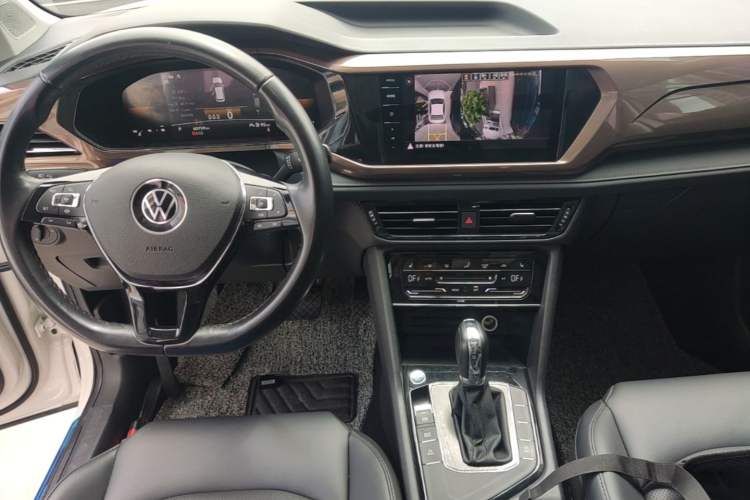 Used Volkswagen Tharu 2022 280TSI Two-Wheel-Drive Luxury Edition Gear Lever