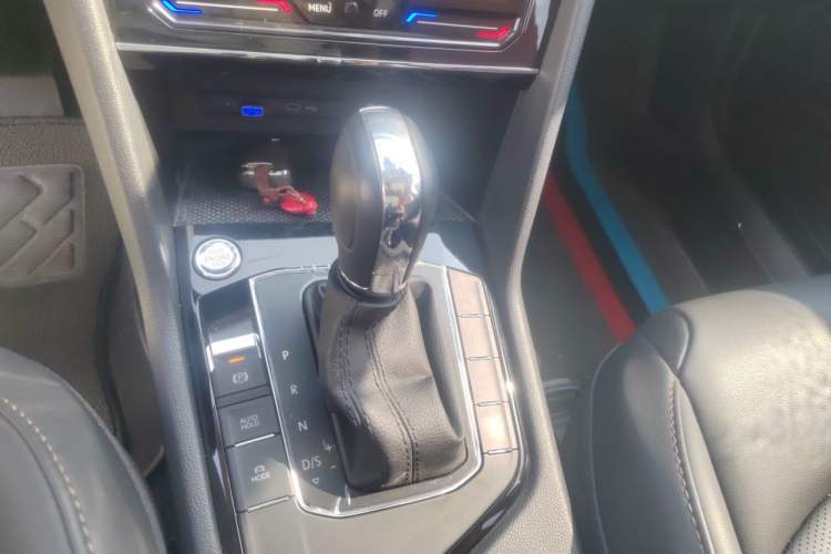 Used Volkswagen Tharu 2022 280TSI Two-Wheel-Drive Luxury Edition Gear Lever