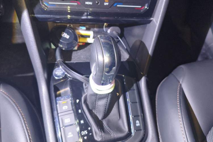 Used Volkswagen Tharu 2022 280TSI Two-Wheel-Drive Luxury Edition Gear Lever