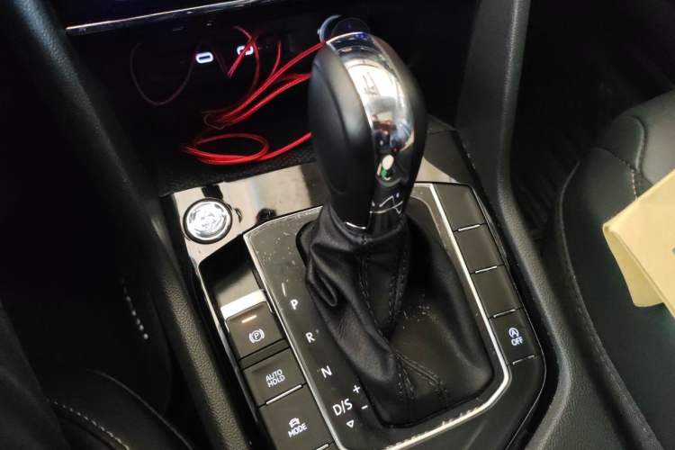 Used Volkswagen Tharu 2022 280TSI Two-Wheel-Drive Luxury Edition Gear Lever