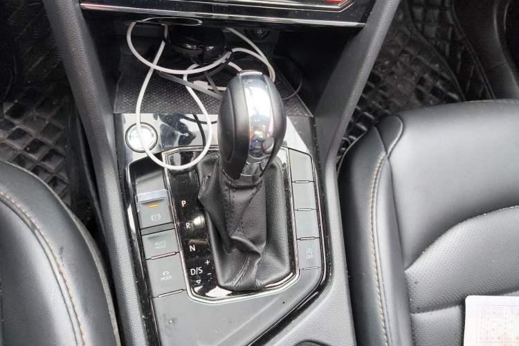Used Volkswagen Tharu 2022 280TSI Two-Wheel-Drive Luxury Edition Gear Lever