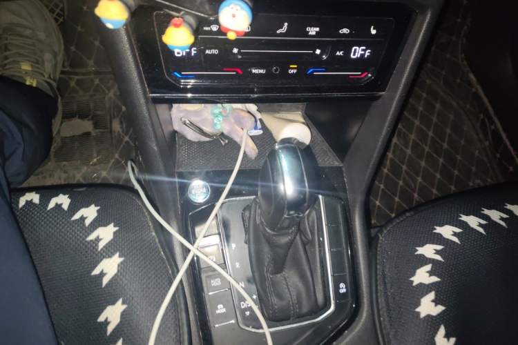 Used Volkswagen Tharu 2022 280TSI Two-Wheel-Drive Luxury Edition Gear Lever