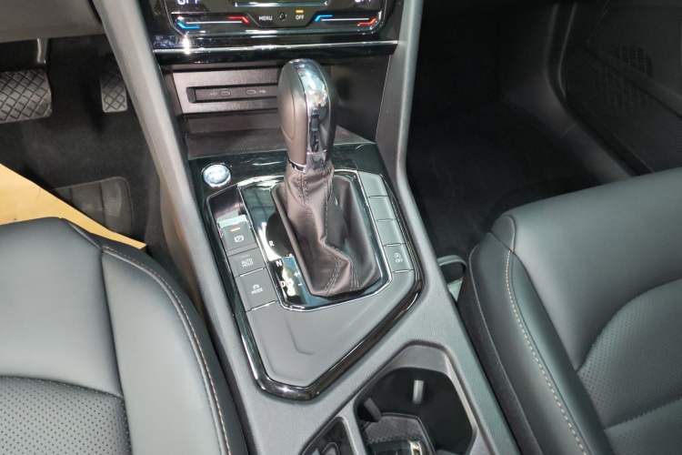Used Volkswagen Tharu 2022 330TSI Four-Wheel Drive Luxury Edition Gear Lever