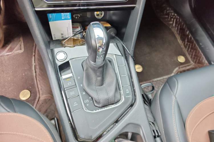 Used Volkswagen Tharu 2022 280TSI Two-Wheel-Drive Luxury Edition Gear Lever
