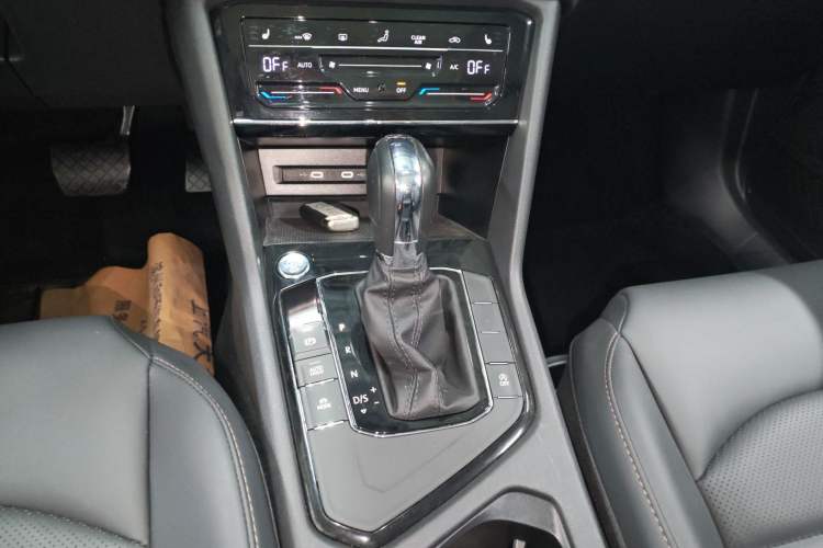 Used Volkswagen Tharu 2022 330TSI Four-Wheel Drive Luxury Edition Gear Lever