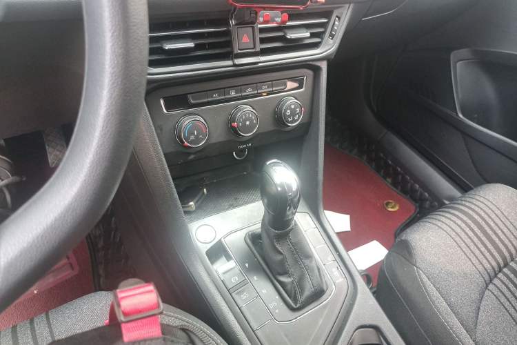 Used Volkswagen Tharu 2022 280TSI Two-Wheel Drive Trend Edition Gear Lever