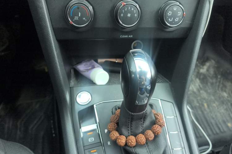 Used Volkswagen Tharu 2022 280TSI Two-Wheel Drive Trend Edition Gear Lever