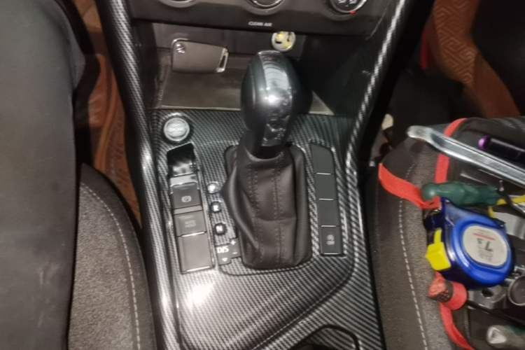 Used Volkswagen Tharu 2022 280TSI Two-Wheel Drive Trend Edition Gear Lever