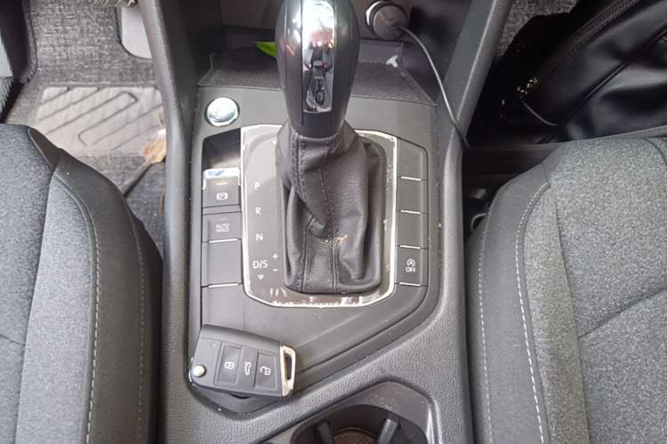 Used Volkswagen Tharu 2022 280TSI Two-Wheel Drive Trend Edition Gear Lever