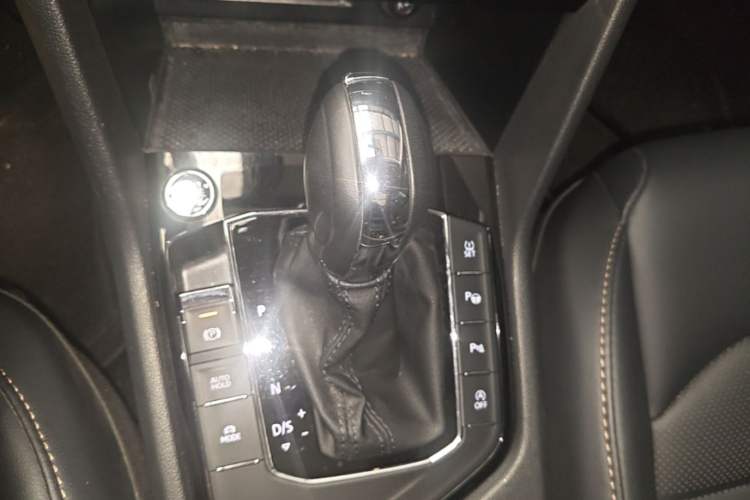 Used Volkswagen Tharu 2022 280TSI Two-Wheel-Drive Luxury Edition Gear Lever