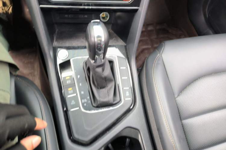 Used Volkswagen Tharu 2022 280TSI Two-Wheel-Drive Luxury Edition Gear Lever