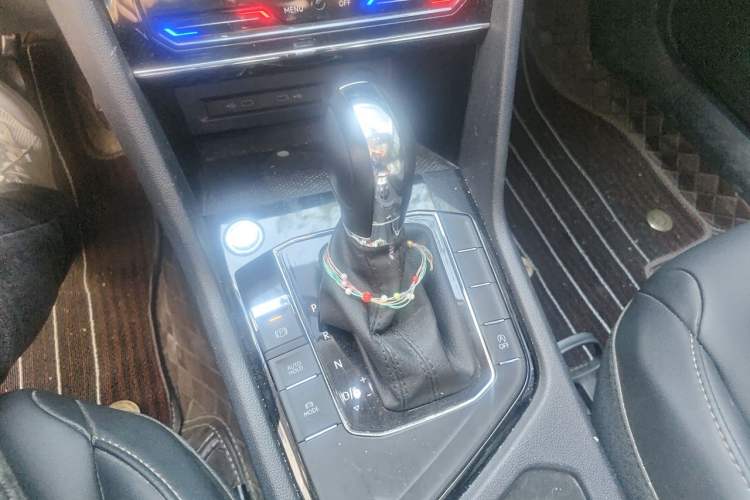 Used Volkswagen Tharu 2022 280TSI Two-Wheel-Drive Luxury Edition Gear Lever