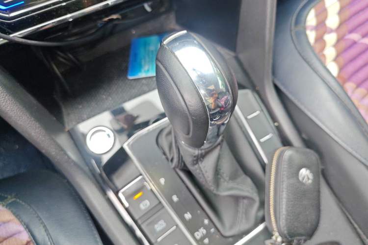 Used Volkswagen Tharu 2022 280TSI Two-Wheel-Drive Luxury Edition Gear Lever