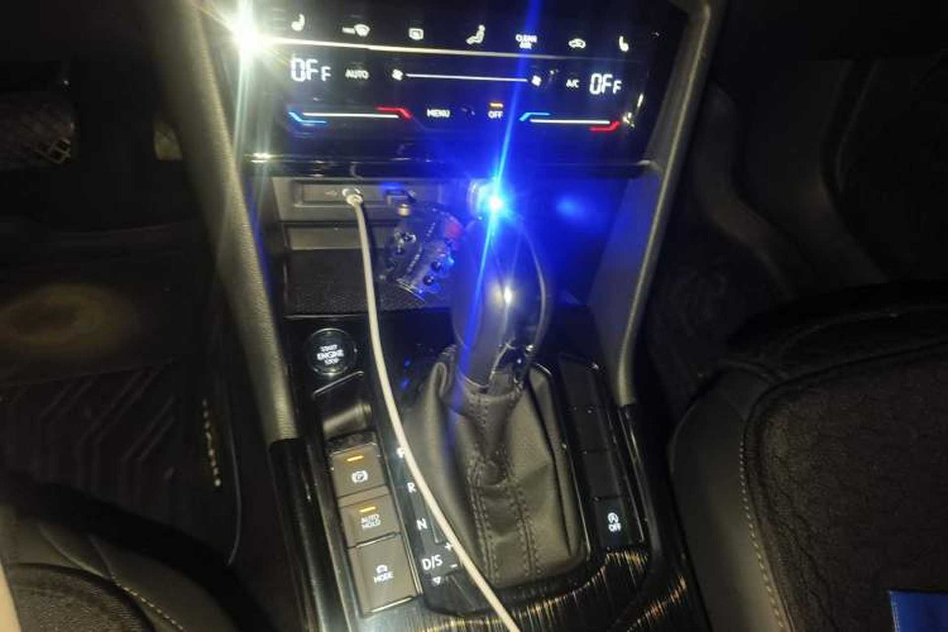 Used Volkswagen Tharu 2022 280TSI Two-Wheel-Drive Luxury Edition Gear Lever