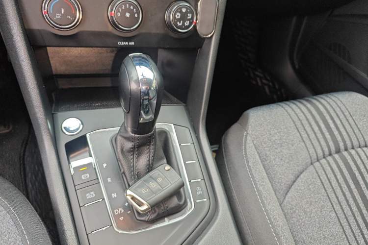 Used Volkswagen Tharu 2022 280TSI Two-Wheel Drive Trend Edition Gear Lever