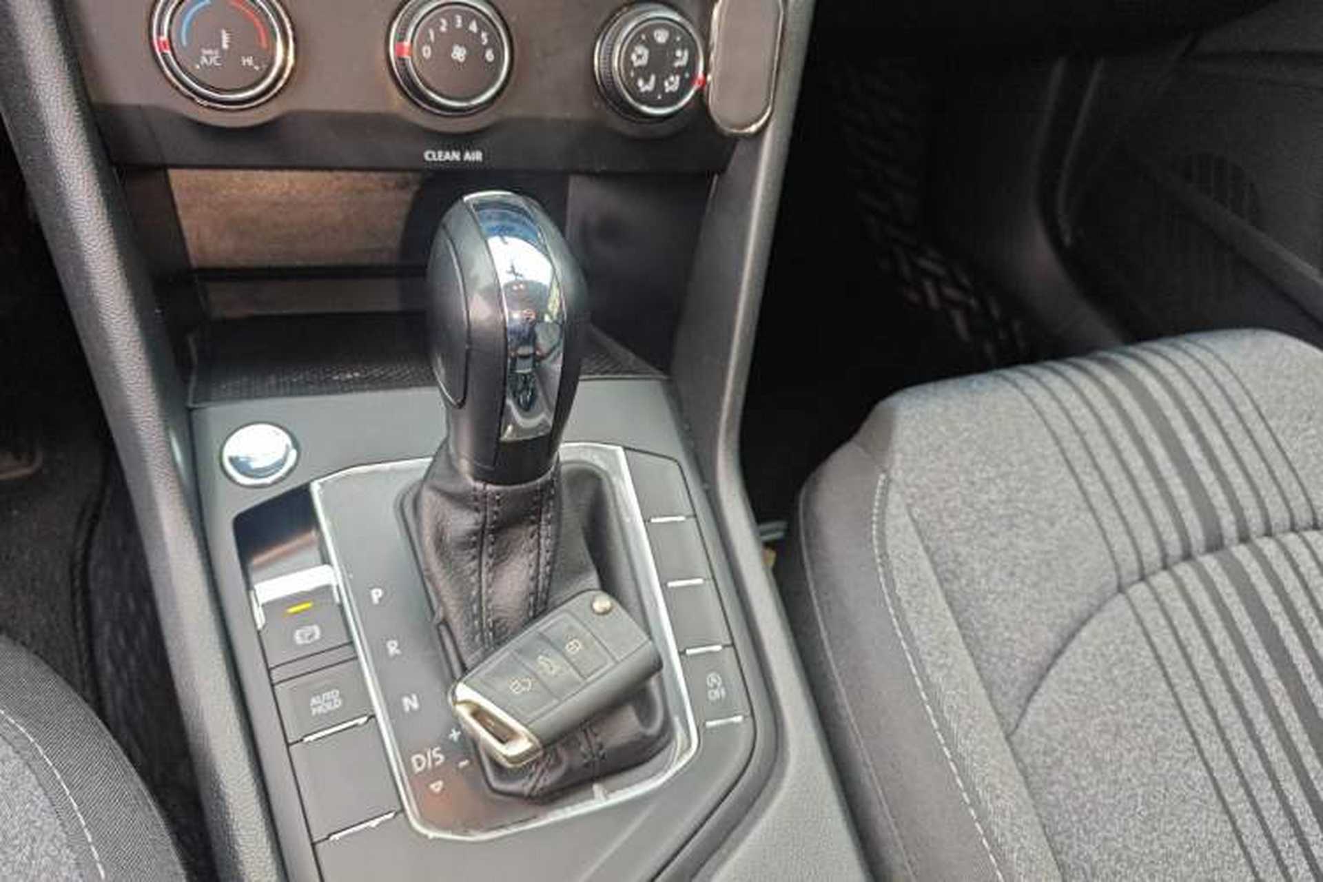 Used Volkswagen Tharu 2022 280TSI Two-Wheel Drive Trend Edition Gear Lever