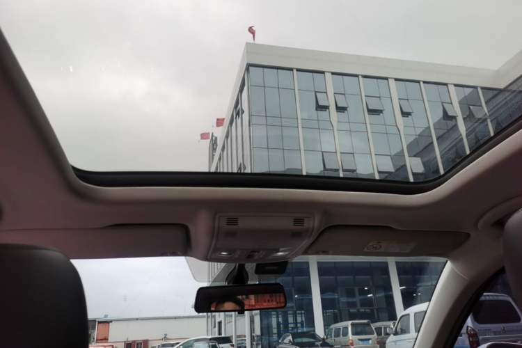 Used Volkswagen Tharu 2022 280TSI Two-Wheel-Drive Luxury Edition Headliner