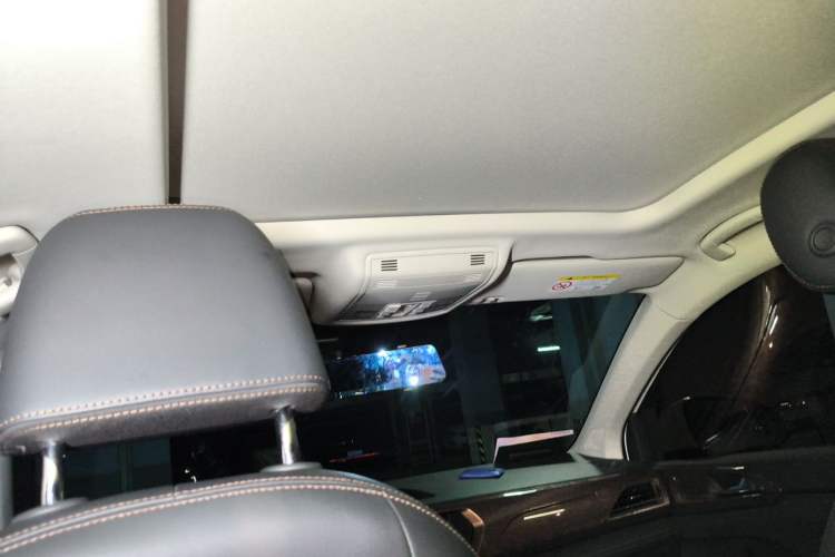 Used Volkswagen Tharu 2022 280TSI Two-Wheel-Drive Luxury Edition Headliner