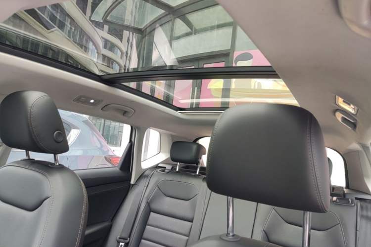 Used Volkswagen Tharu 2022 280TSI Two-Wheel-Drive Luxury Edition Headliner