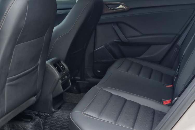 Used Volkswagen Tharu 2022 280TSI Two-Wheel-Drive Luxury Edition Interior 2