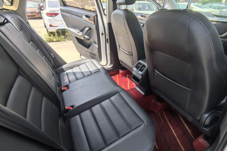 Used Volkswagen Tharu 2022 280TSI Two-Wheel-Drive Luxury Edition Interior 3