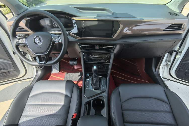 Used Volkswagen Tharu 2022 280TSI Two-Wheel-Drive Luxury Edition Interior 4