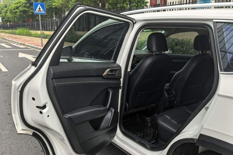 Used Volkswagen Tharu 2022 280TSI Two-Wheel-Drive Luxury Edition Interior 4