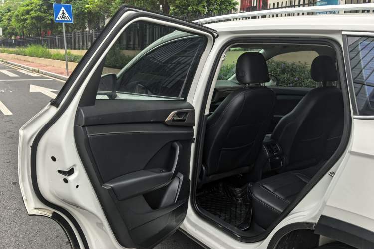 Used Volkswagen Tharu 2022 280TSI Two-Wheel-Drive Luxury Edition Interior 5