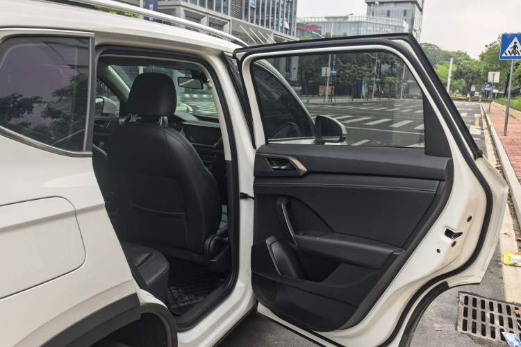 Used Volkswagen Tharu 2022 280TSI Two-Wheel-Drive Luxury Edition Interior 6