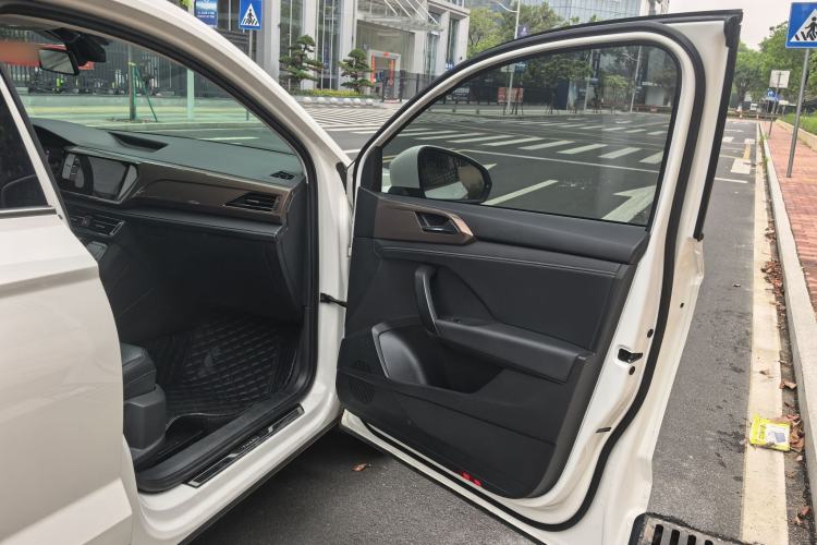 Used Volkswagen Tharu 2022 280TSI Two-Wheel-Drive Luxury Edition Interior 9