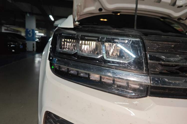 Used Volkswagen Tharu 2022 280TSI Two-Wheel Drive Trend Edition Right Front Headlight