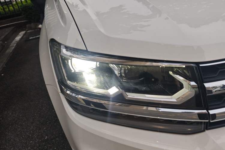 Used Volkswagen Tharu 2022 280TSI Two-Wheel-Drive Luxury Edition Right Front Headlight