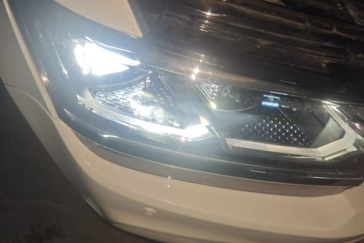 Used Volkswagen Tharu 2022 280TSI Two-Wheel-Drive Luxury Edition Right Front Headlight