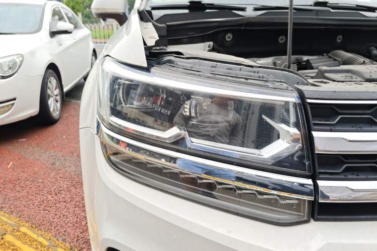 Used Volkswagen Tharu 2022 280TSI Two-Wheel-Drive Luxury Edition Right Front Headlight