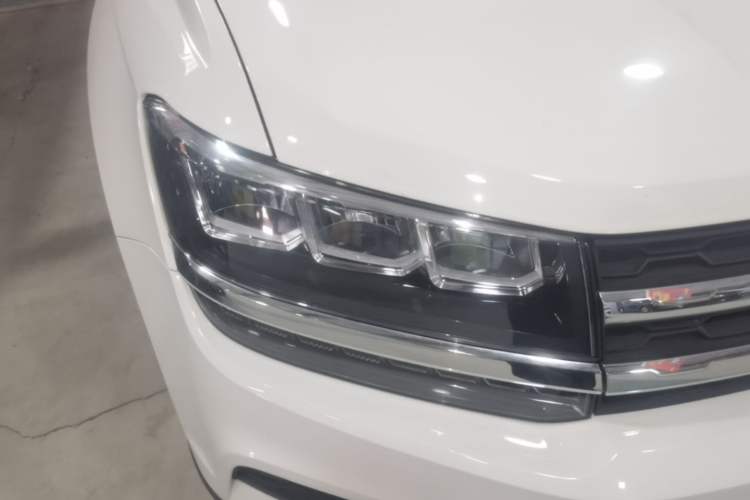 Used Volkswagen Tharu 2022 280TSI Two-Wheel Drive Trend Edition Right Front Headlight